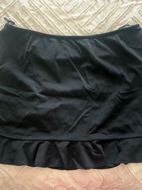 Fit4U Black Swim Skirt with Ruffle Hem Sz 16